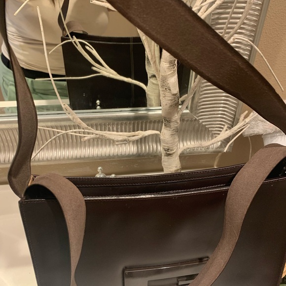 Gucci - Picture 3 of 11